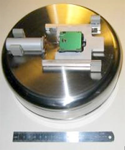Атомно силовой микроскоп для перчаточной камеры
